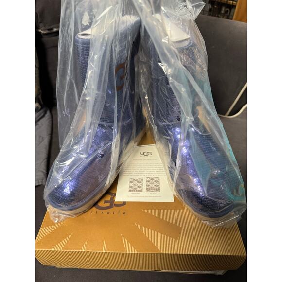UGG / Boots Classic Short / Sparkle / Dark Blue / Authentic / size 7 / NIB NWT - Picture 5 of 8